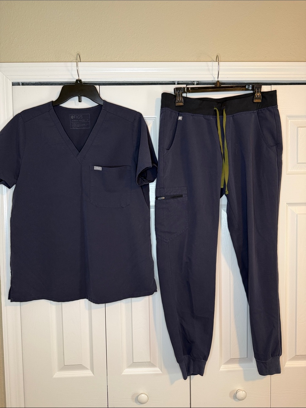 Special edition Figs women’s scrub set in “soft navy”
